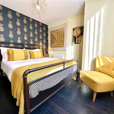 Designer Apartment Inc Free Parking & Fast Wifi 1 Minute Walk To Poole Quay - Great Location - Free Parking - Fast Wifi - Smart Tv - Newly Decorated - Sleeps Up To 2! Close To Poole & Bournemouth & Sandbanks 외부 사진