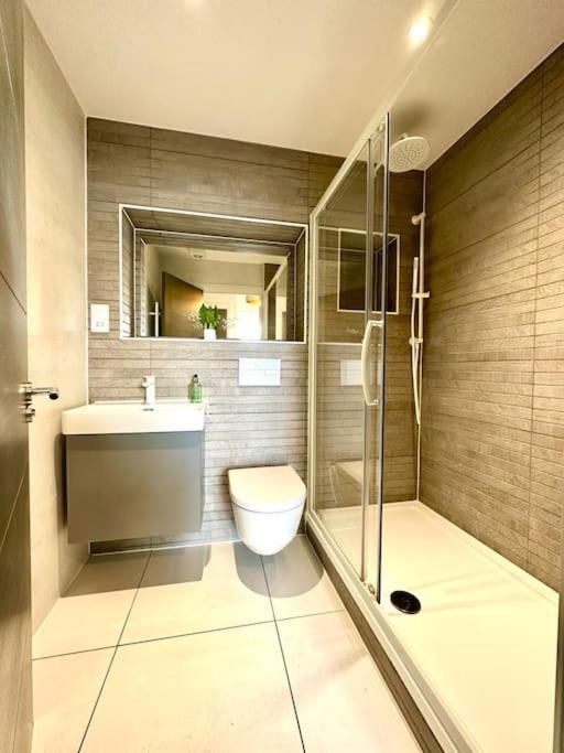Designer Apartment Inc Free Parking & Fast Wifi 1 Minute Walk To Poole Quay - Great Location - Free Parking - Fast Wifi - Smart Tv - Newly Decorated - Sleeps Up To 2! Close To Poole & Bournemouth & Sandbanks 외부 사진