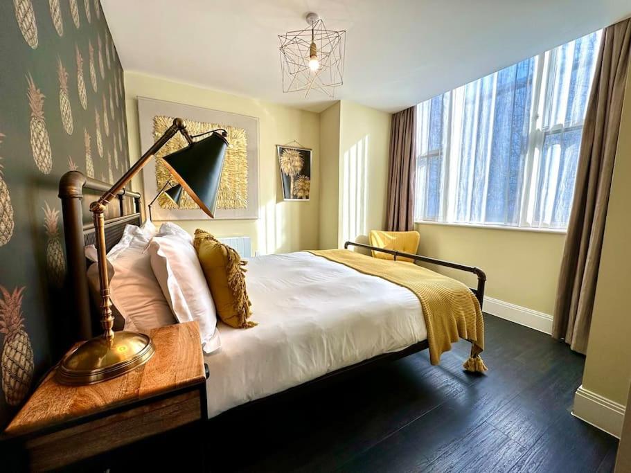Designer Apartment Inc Free Parking & Fast Wifi 1 Minute Walk To Poole Quay - Great Location - Free Parking - Fast Wifi - Smart Tv - Newly Decorated - Sleeps Up To 2! Close To Poole & Bournemouth & Sandbanks 외부 사진